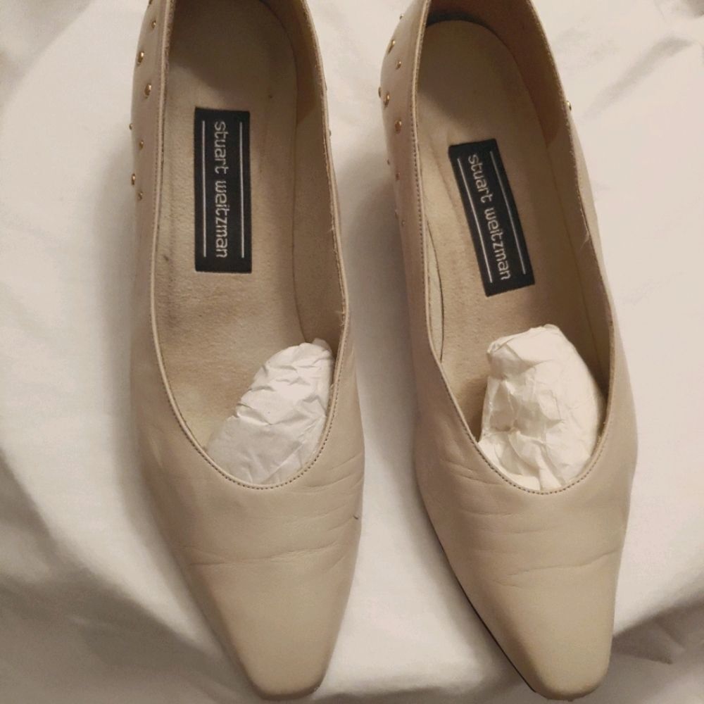 Stuart Weitzman Vintage Women's Size 7-1/2 B Off White French Heel With Gold Stu